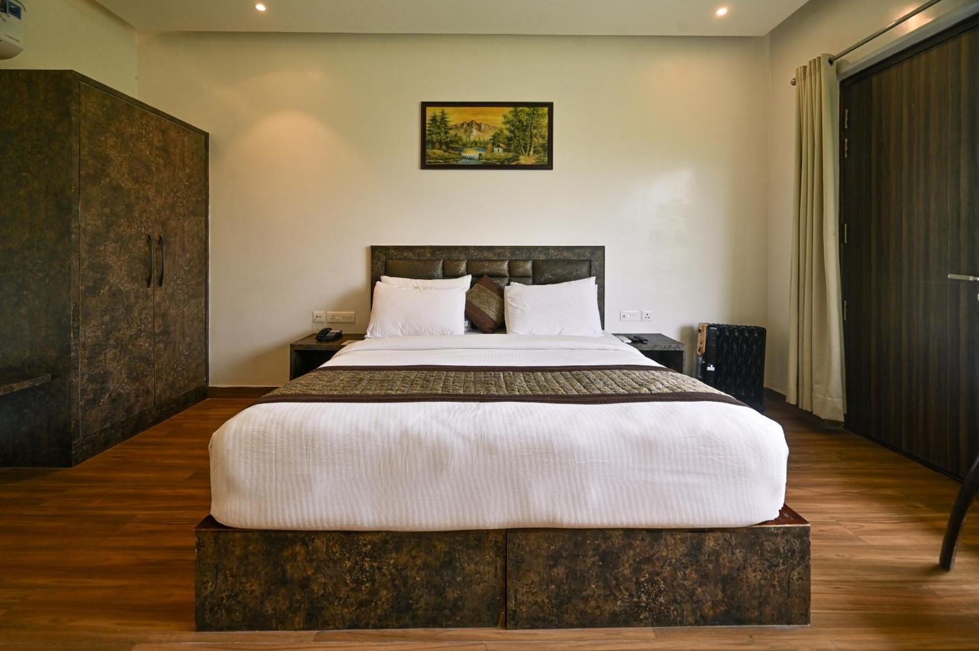 Aavaas Hill Resort Lansdowne Esterno foto